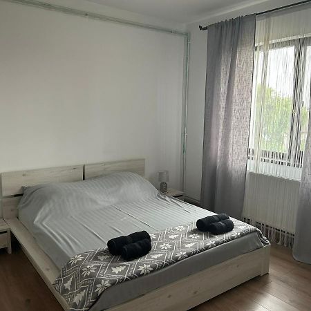 Apartament Adriana Giroc Exterior photo