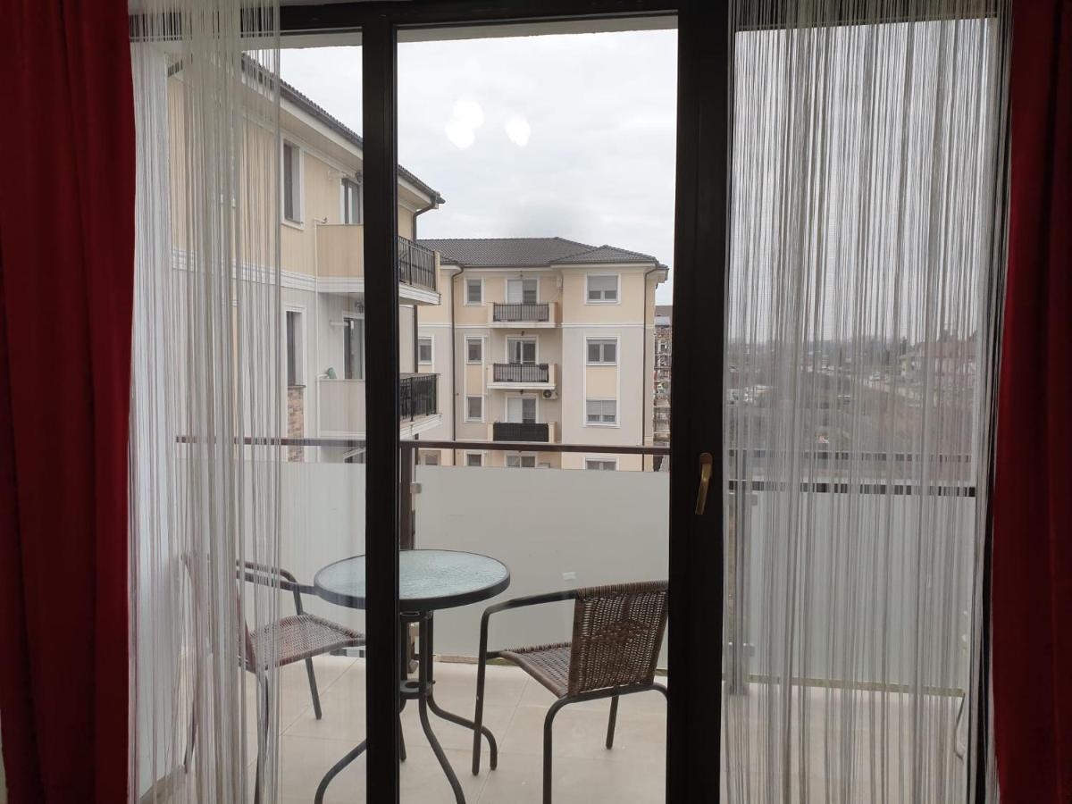 Apartament Adriana Giroc Exterior photo