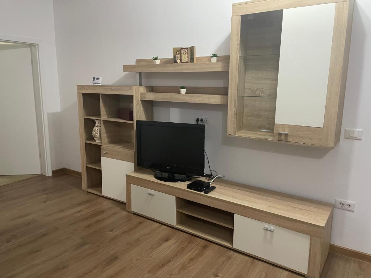 Apartament Adriana Giroc Exterior photo